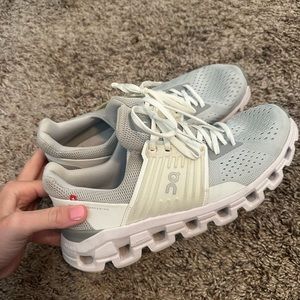 Women’s ON running